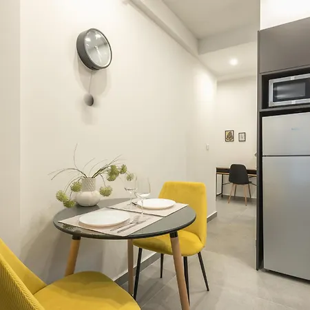 Home In Athènes Extérieur photo